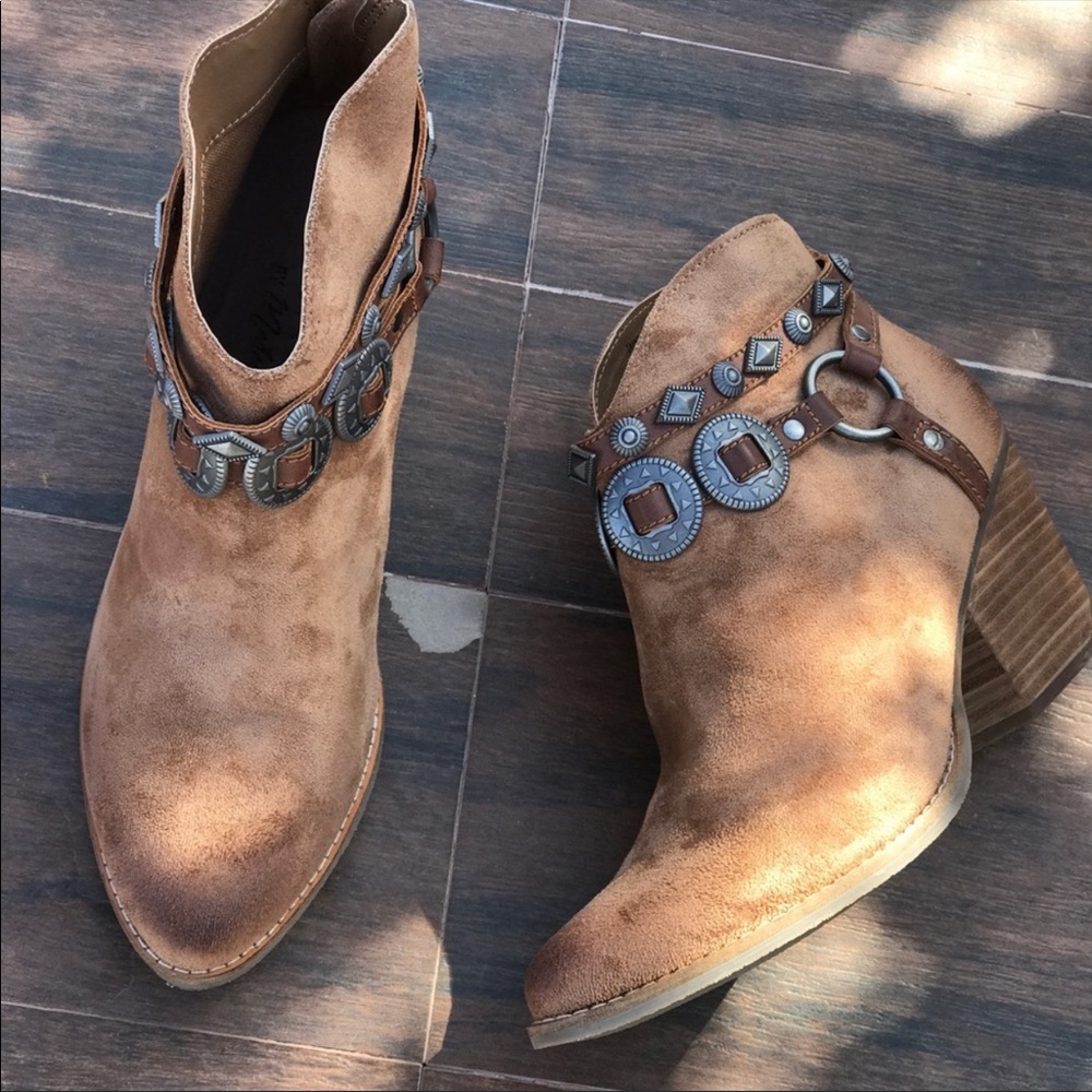 NIB Wild West Harness Western Boho Ankle Booties - Picture 2 of 4